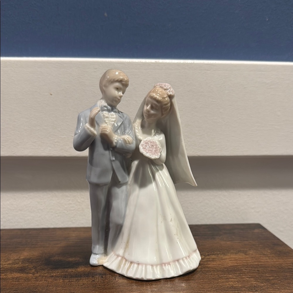 Porcelain Bride Groom Figurine elegant 5” Tall Vintage cake topper blonde